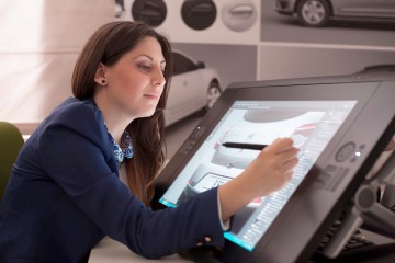 Femeile de la Renault România, premiate pentru contribuţia la rezultatele companiei